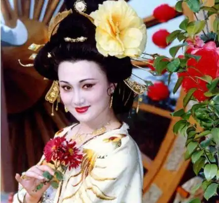 他是红楼梦背后的男人,靠化妆封神,被誉为天下第一梳