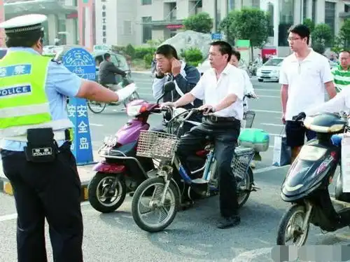 电动车驾考来袭,考试费让人怀疑人生,网友不如坐公交