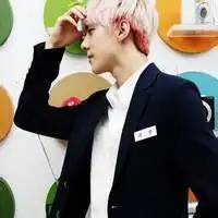 黑白照片头像男生背影背
