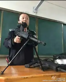 女教师霸气侧漏举枪上课走红网友谁敢逃课