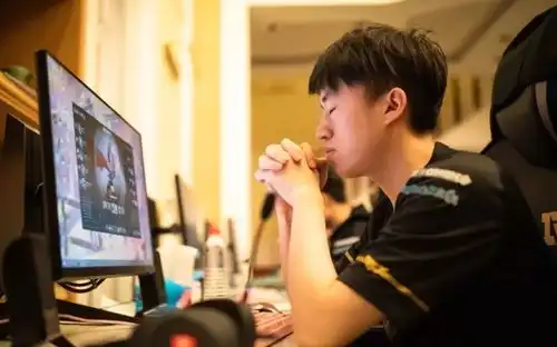 mlxg复盘季后赛名场面,狼行失误搞崩队友心态,小虎还被香锅扎心
