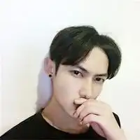 男生头像唯美一杯本来清澈的水,不停地摇晃,它不会清澈一杯