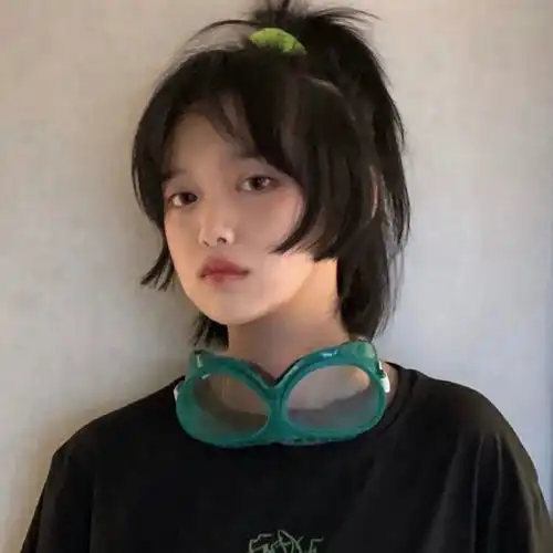 28岁男生头像真人女子