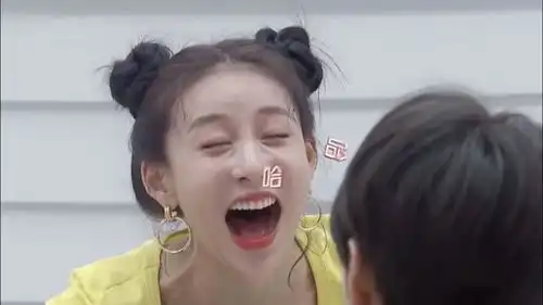 张馨予初舞台太搞笑,被贾青嘲笑滚的好,毫不在意轻松化解