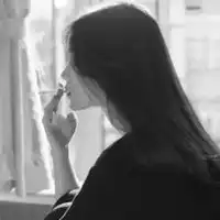 吸烟女生头像霸气超拽喝酒吸烟女生头像