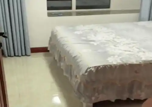 内蒙女孩第一次去男友家睡觉,被告知只有一床被子,女孩表情亮了