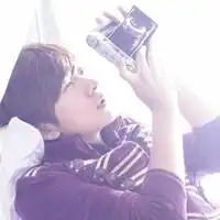 拿照相机自拍的意境的男头