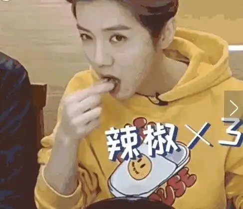 鹿晗缺席跨年活动竟然沦落在家开美食直播吃到停不下来