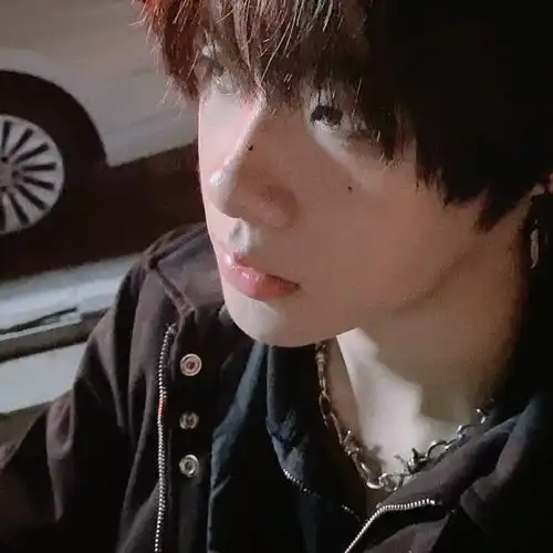 忧郁男头情绪化文案