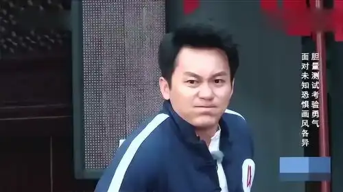 奔跑吧李晨隔箱摸物表情狰狞,baby却很淡定,不愧是女汉子