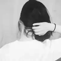 背影黑白头像女霸气不露脸黑白背影女生头像