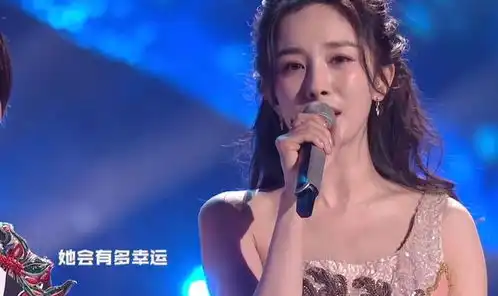 杨幂隔空飞吻周笔畅,一秒转变娇嗔的小表情,真的好甜啊
