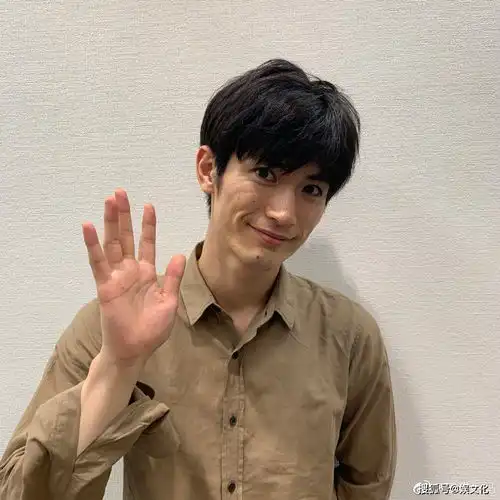 25岁男生头像成熟30岁