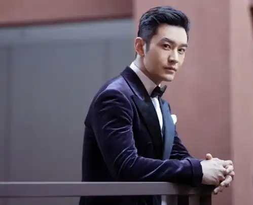 黄晓明发表情包提问,粉丝回复让他甩手说再见,既心疼又好笑