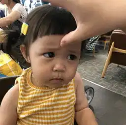看完这个行走的表情包,我也想生个同款女儿