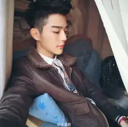 我在网红陪你跨年咯hhh