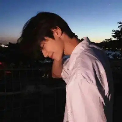 2022颜值巅峰的男生真人帅头像闹了好久才发现我爱的是以前的你