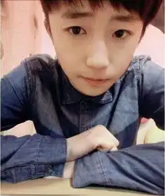 这张图上的男的叫什么名字