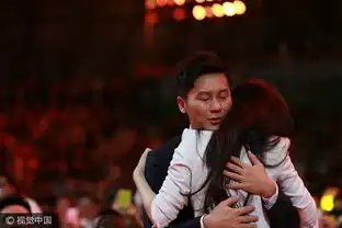 范冰冰李晨金鸡奖台下恩爱表情动作神同步