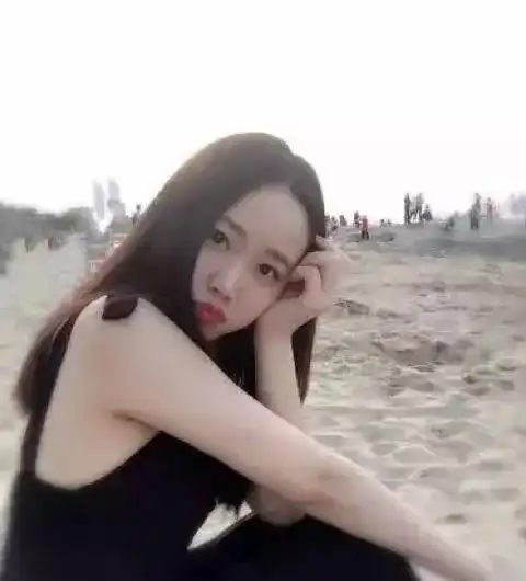 爆笑gif动态图女人假装生气样子最撩人,简直无法抵抗
