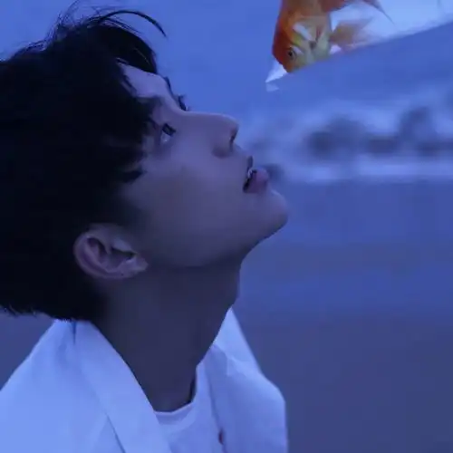 男生伤感蒙眼头像真人