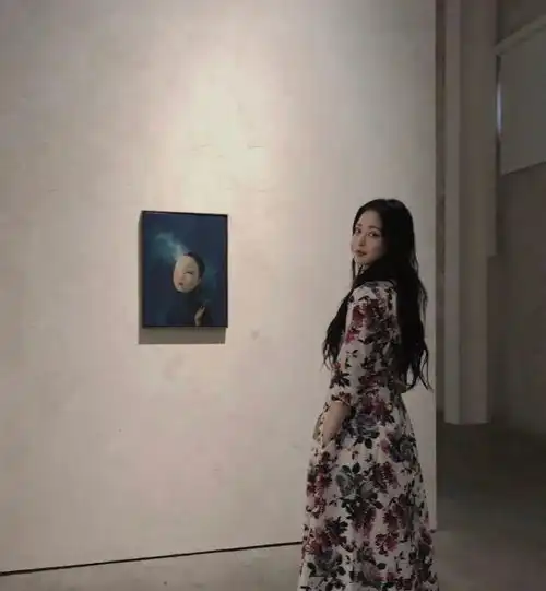 40岁韩艺瑟晒小奶狗男友,人间千颂伊的极品衣橱好绝