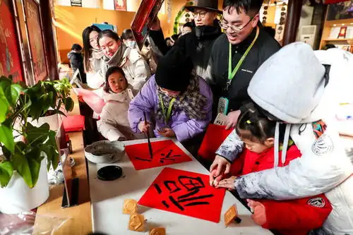 春节来恭王府抱抱蝠