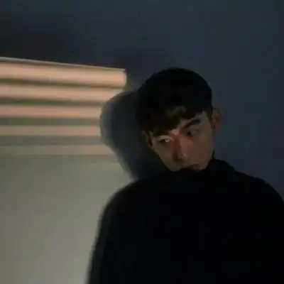 伤感的男生的头像男人