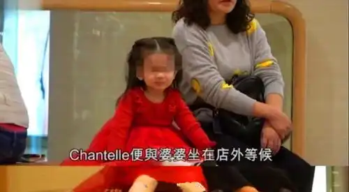 方媛带大女儿逛街,女儿脸型像郭富城,舞蹈天分更像