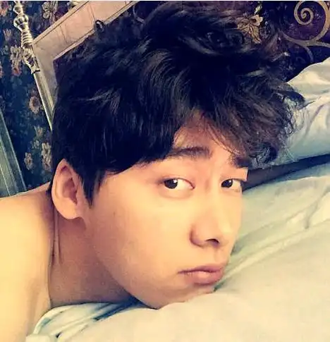 素颜不可怕,最可怕是刚睡醒的素颜鹿晗热巴笑死我,杨洋太惊人