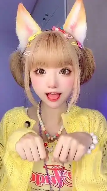 柴犬终于找到失散多年的妹子了,想不到它竟然成精了