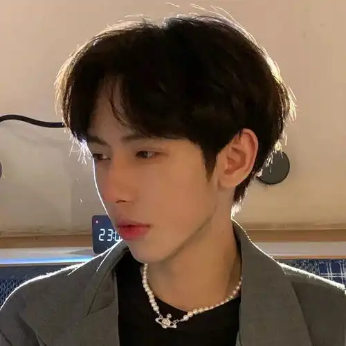 很养眼的真人男生头像