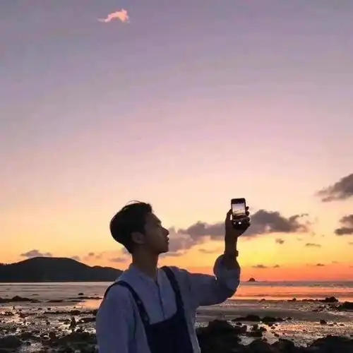 一个人应该活得是自己并且干净