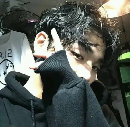 很酷很酷的男生头像男孩