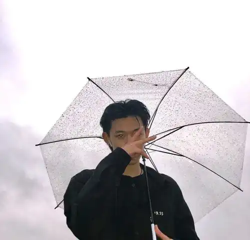 类似于宝,今天我去输液输什么液,想你的液的文案