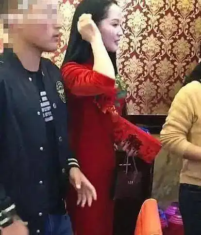 抖音最美丈母娘爆红,当看到正脸的那刻,成了男人的梦想