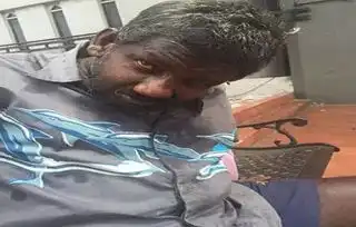 马来西亚街头惊现无头男子游荡惊呆路人