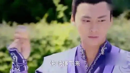 古剑热巴真是行走的表情包,李易峰整人她的表情,萌死人