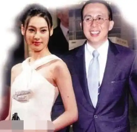 25岁男生头像成熟梁洛施