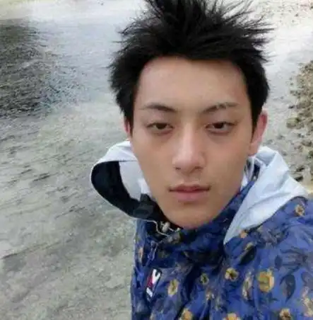 4个黄子韬,唯独一个是假冒的,能在3秒内找到,绝对是真爱粉