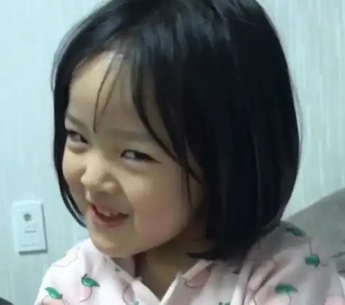 2019年最火的表情包小女孩,你知道是谁吗