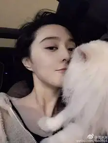 夜华表情包杨幂王俊凯露半脸鹿晗倒立拍,明星自拍p图的套路谁最深
