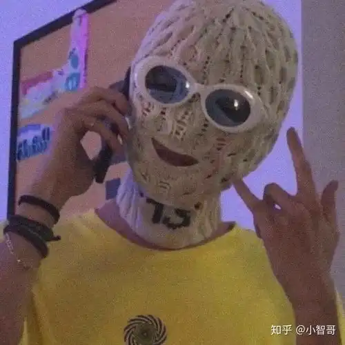 扣扣男生西装墨镜头像张