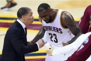 考验来了詹皇赛后直言无法控制变阵你去问泰伦卢,这是他的事