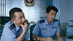 憨豆特工救国大业在中国香港的一段屋顶追逐戏,憨豆用智慧战胜对手
