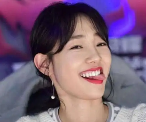 看了这些照片后,终于明白她为什么被称为女版陈冠希了