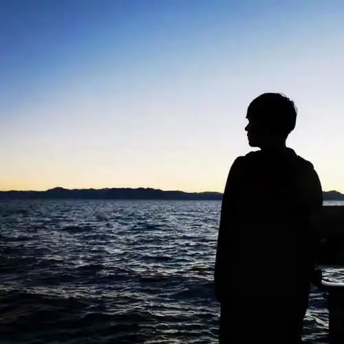 男生绝望崩溃头像高清背