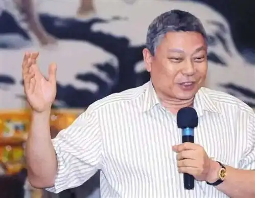 赔光一个亿的小混混,有7个老婆9个娃,身价53亿美元,太牛了