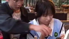 当老师和学生用同学的照片现场制作表情包斗图会发生什么
