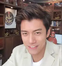 都说艾伦配不上陈乔恩,看了他的家庭背景后,谁高攀谁一目了然